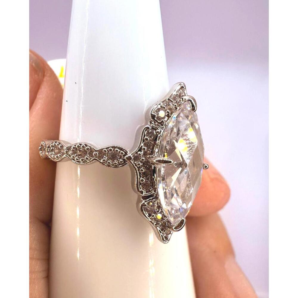Bomb Party Oval Diamond CZ Regal Calling Ring Size 7 - Picture 4 of 8